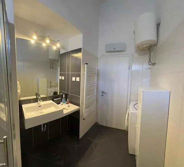 Luna City Core Rooms プーラ